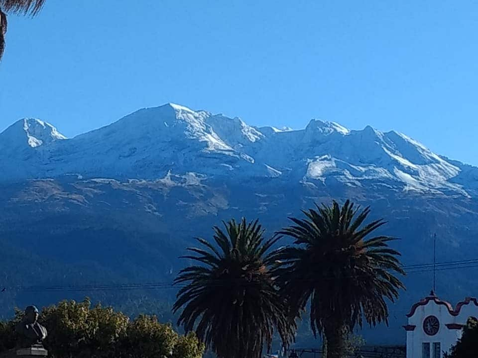 在火山之城的家庭周末。