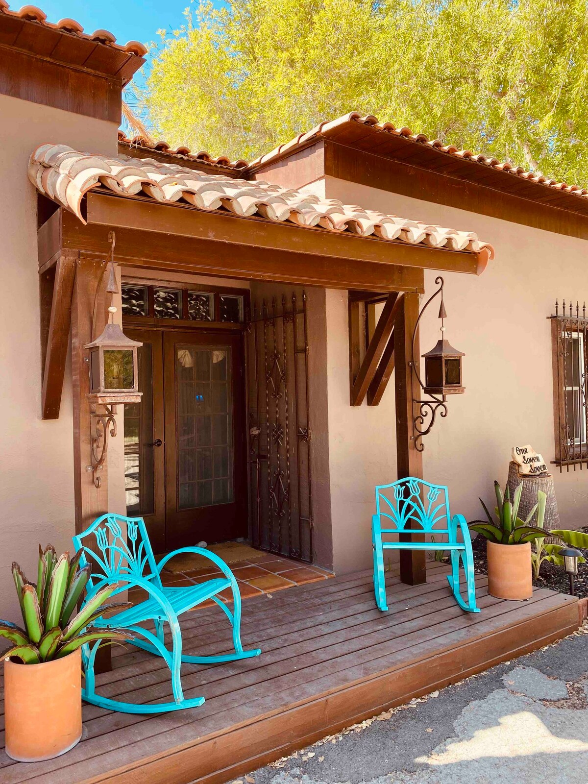 La Havana House: Colorful, Charming 2-Bdrm Escape