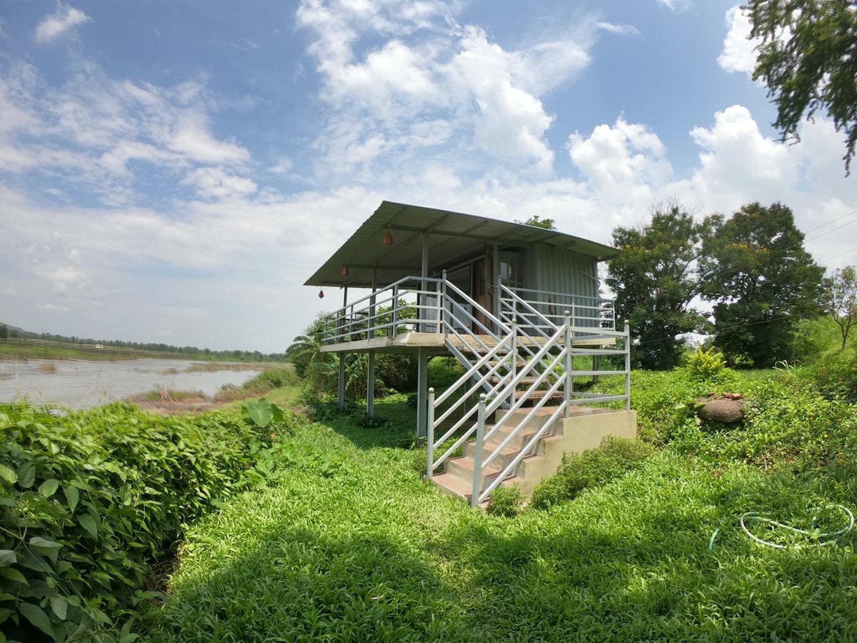 The HomesteɅd Studio |Riverfront Porch | Queen Bed