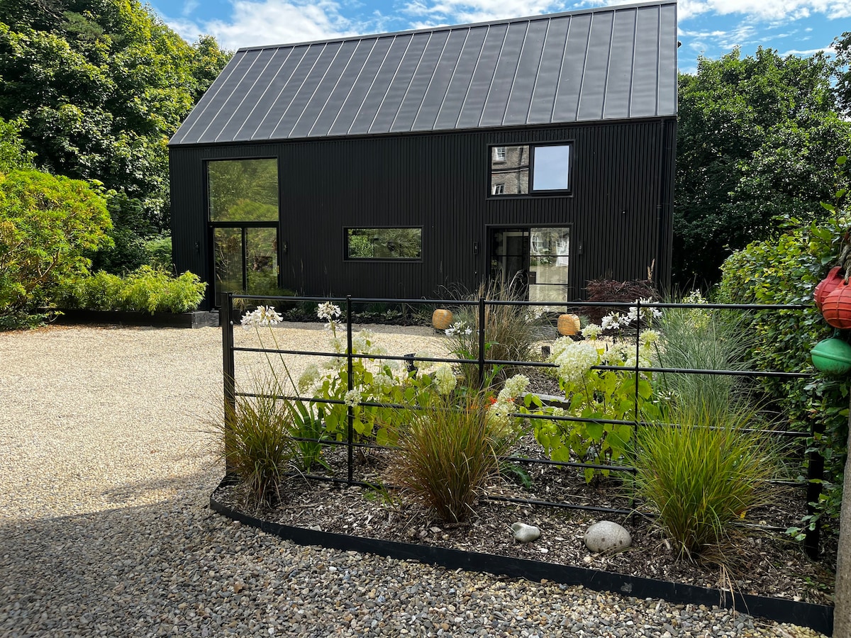 Millstream Barn  in woodland next to beach Kinsale