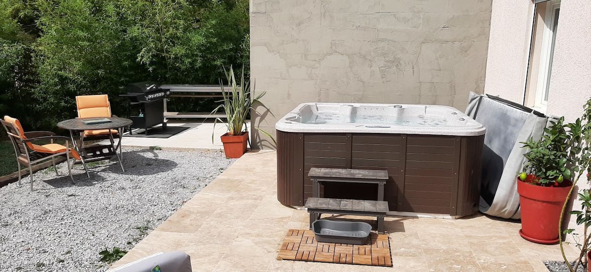 Appartement avec terrasse et jacuzzi