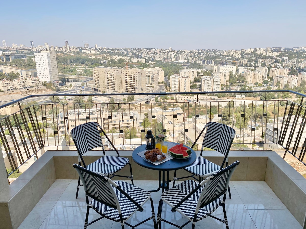 宽敞的4卧室Bayit VeGan阳光明媚的180 °景观阳台公寓