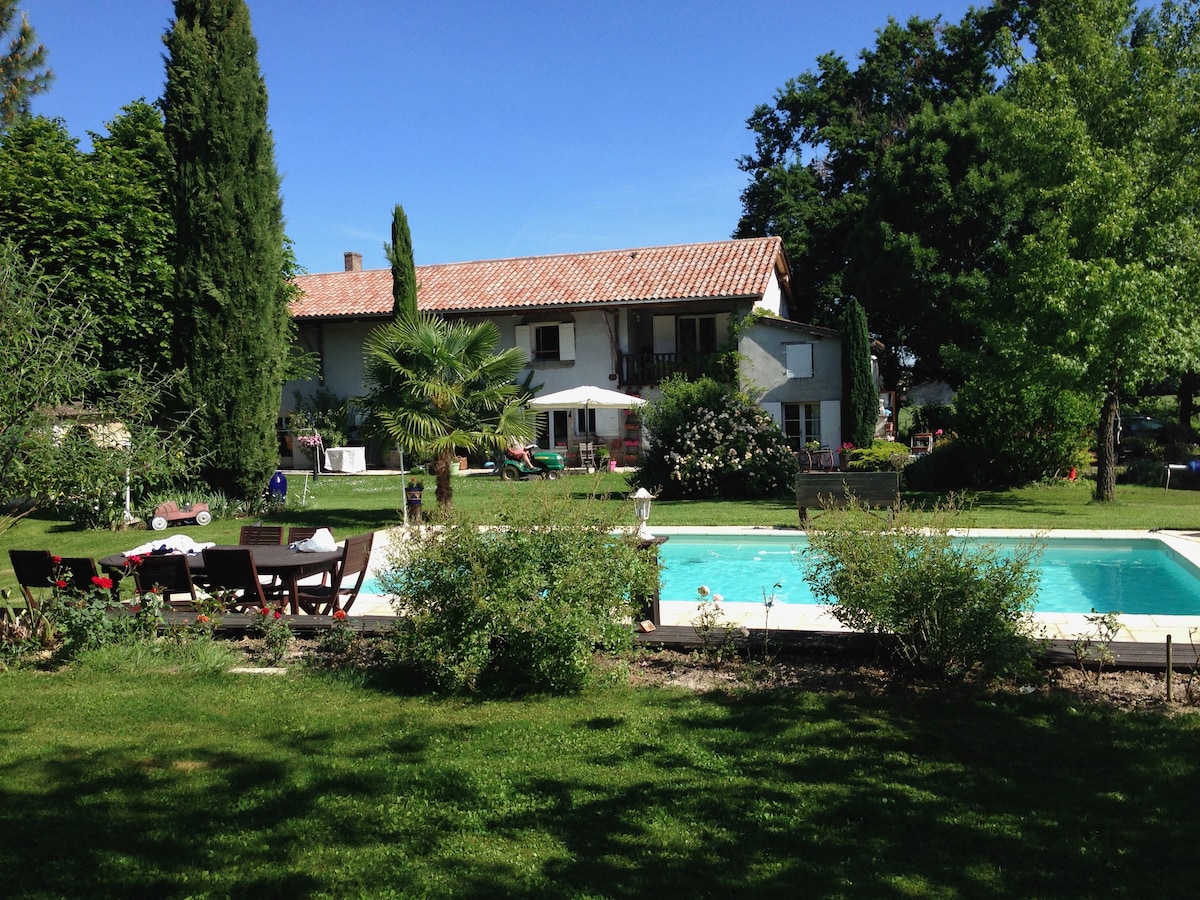 Chambre dans Maison de Famille, route des vacances