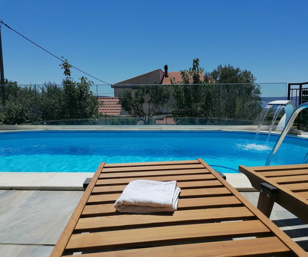 Apartment Dijana1 *with pool*near Split and Trogir