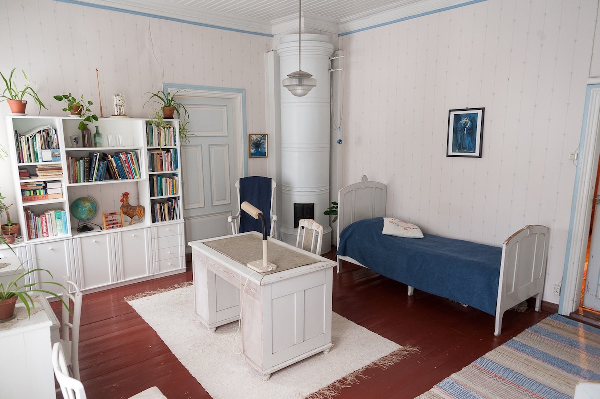 传统乡村别墅中的房间-卧室1