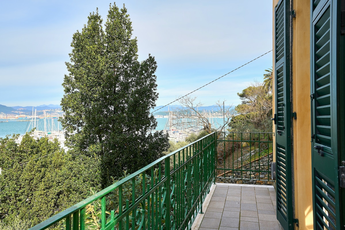 Panoramic Villa & private parking [portovenere]