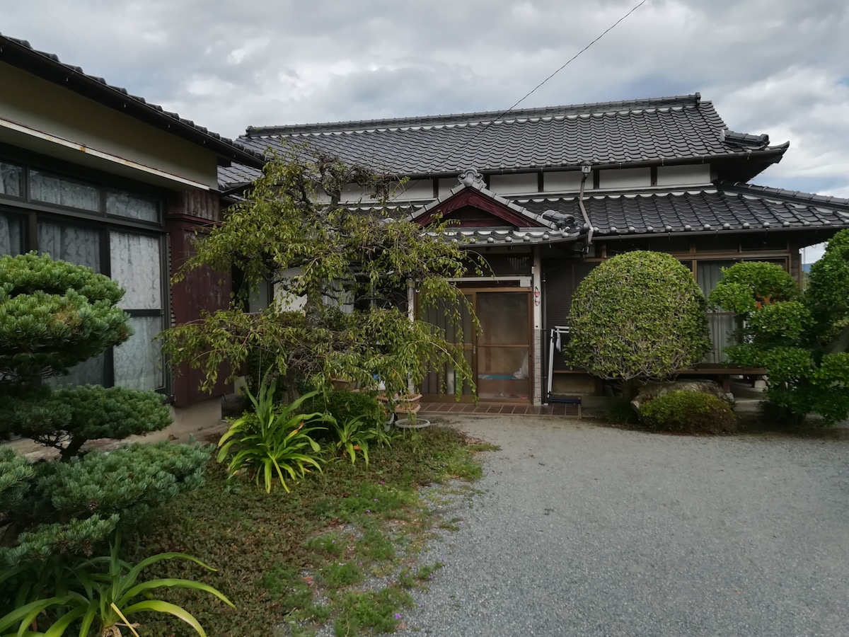 位于乡村的日本老房子