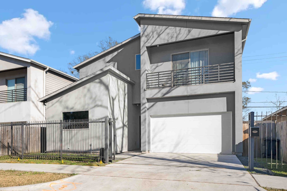 New Midterm Gated Home W/Jacuzzi Near HTX Med Ctr