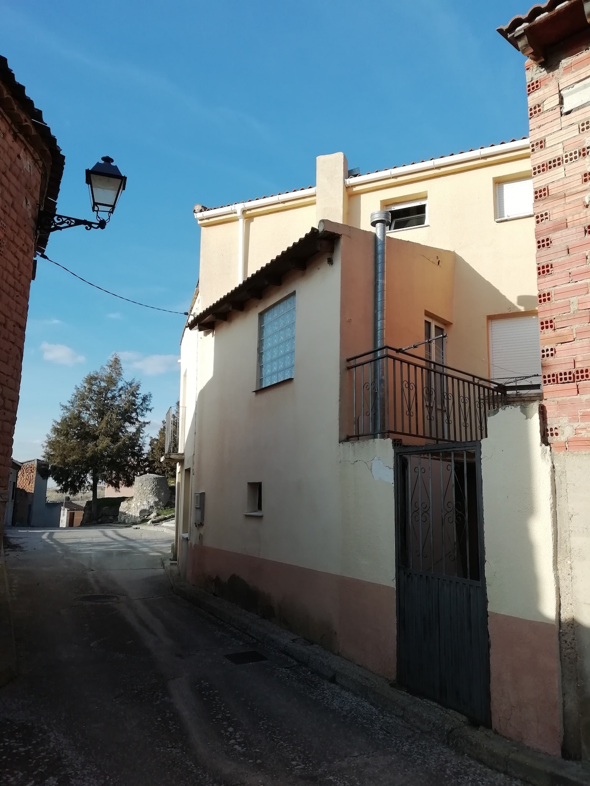 Casa entre bodegas