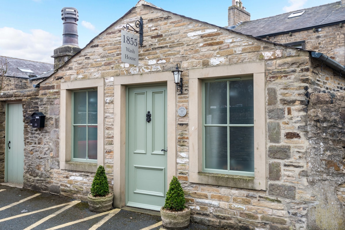 1855 Wash House, Town Centre Studio Cottage