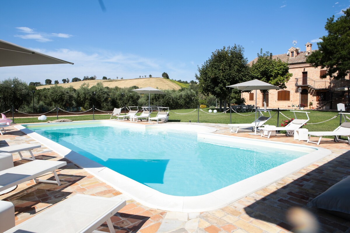 Villa Pedossa, Your Country Escape w/pool jacuzzi