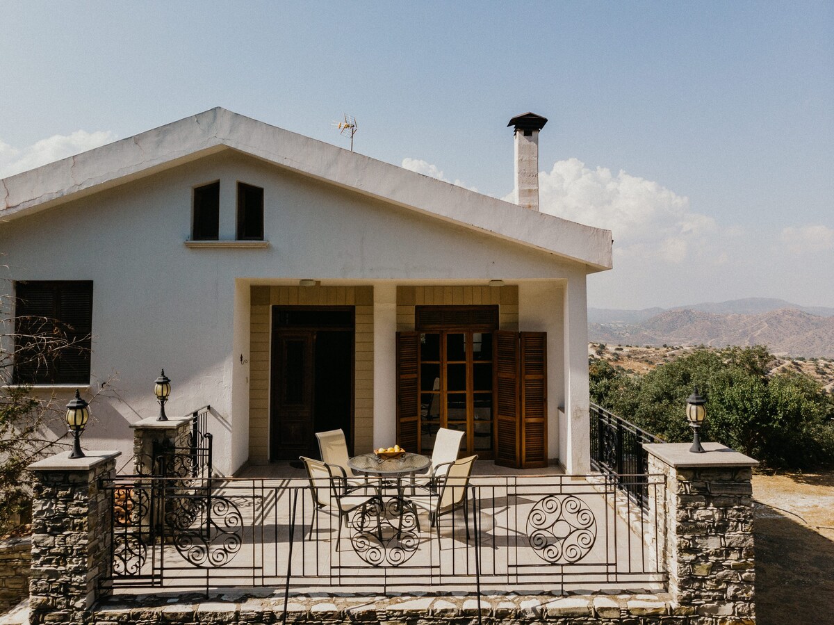 Private Villa, 1km from village square