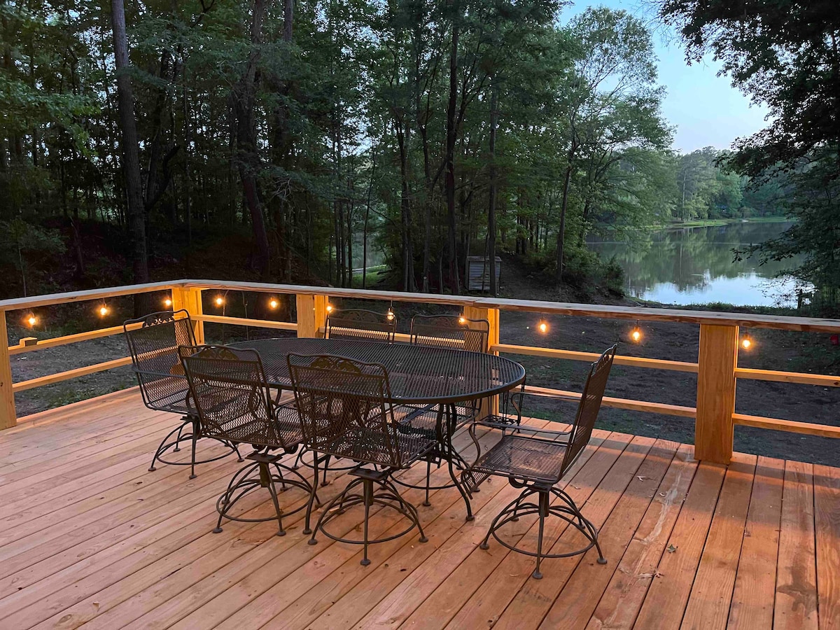 The Natchez Retreat Lakeside A-frame Cabin