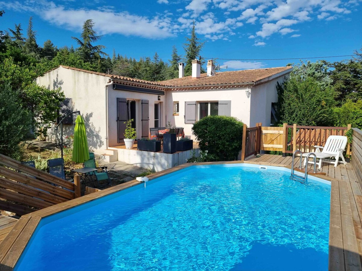 Jolie maison privative avec piscine en Provence