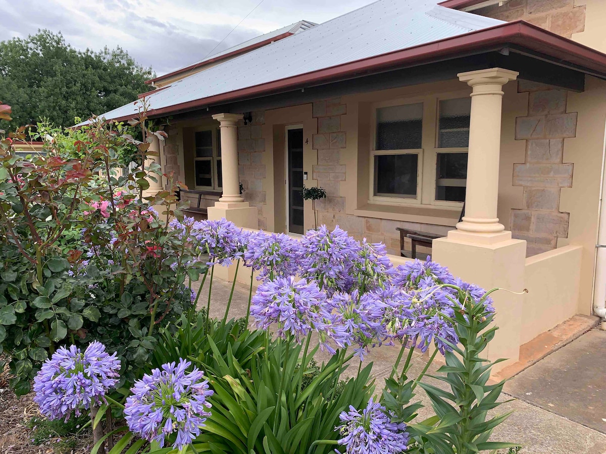 Magnolia Cottage of Clare