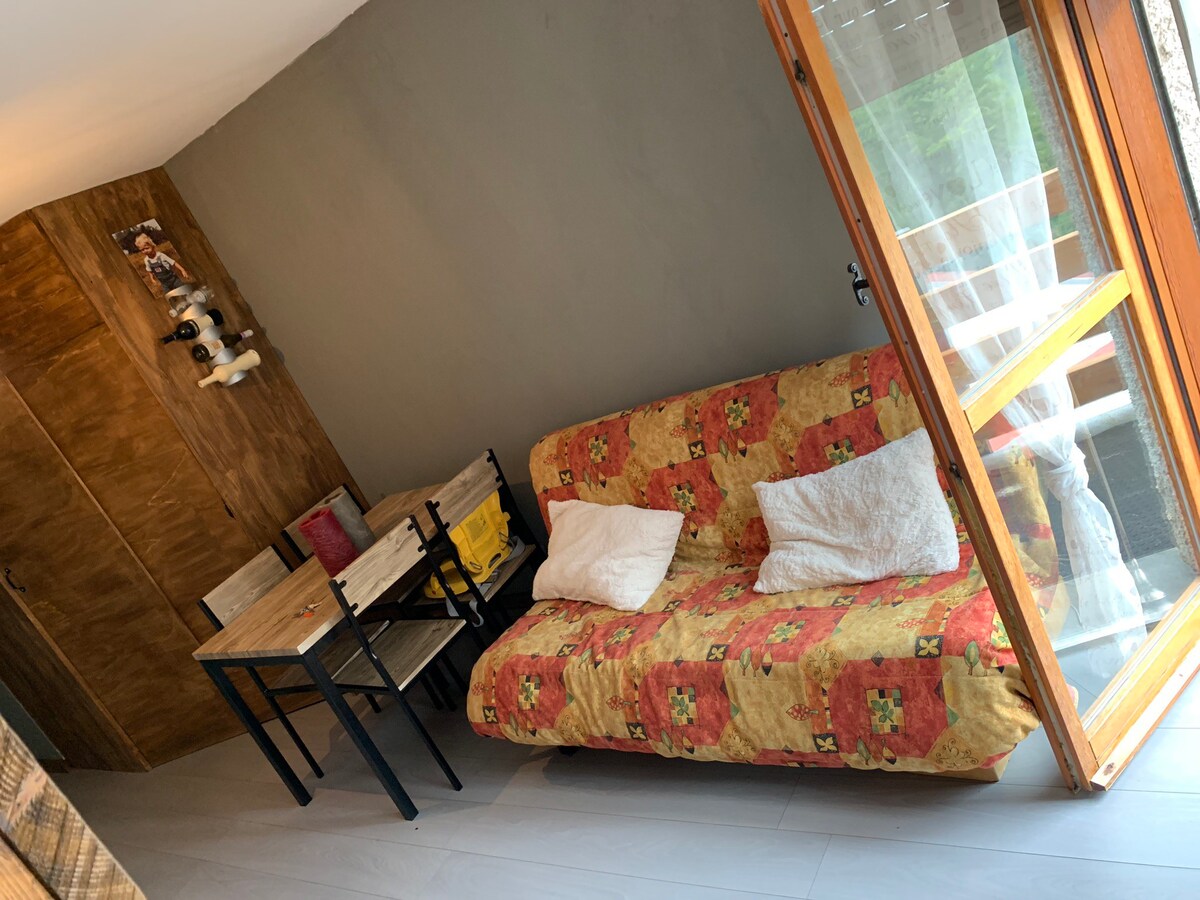 带Prato Nevoso景观的美丽公寓