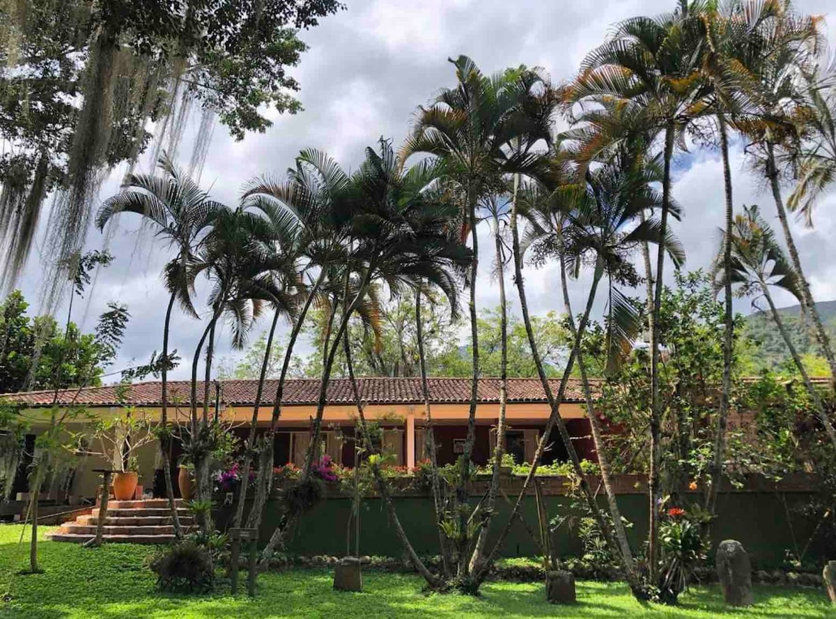 Casa los Orangejos en Estación Bambusa.