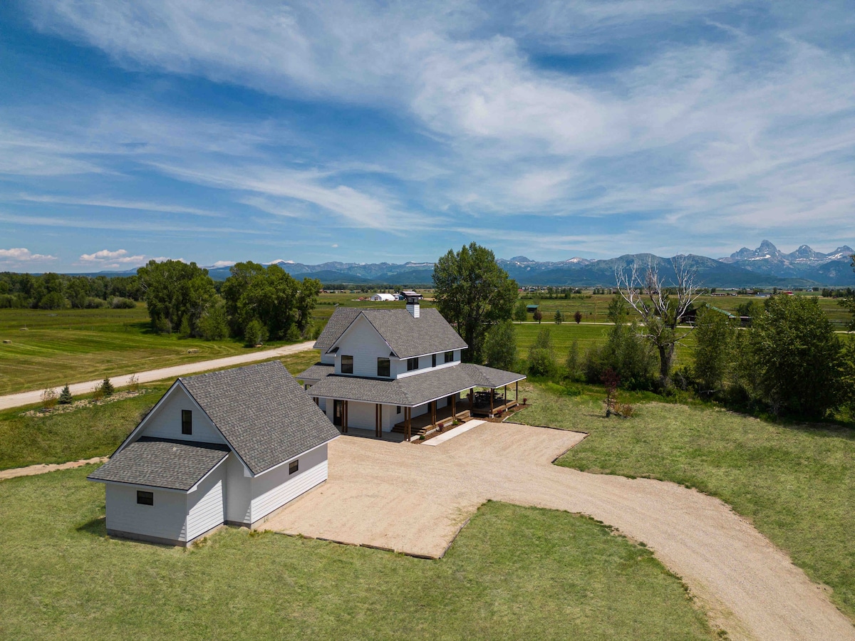 Luxury Modern Farmhouse w/ Teton Mountain Views