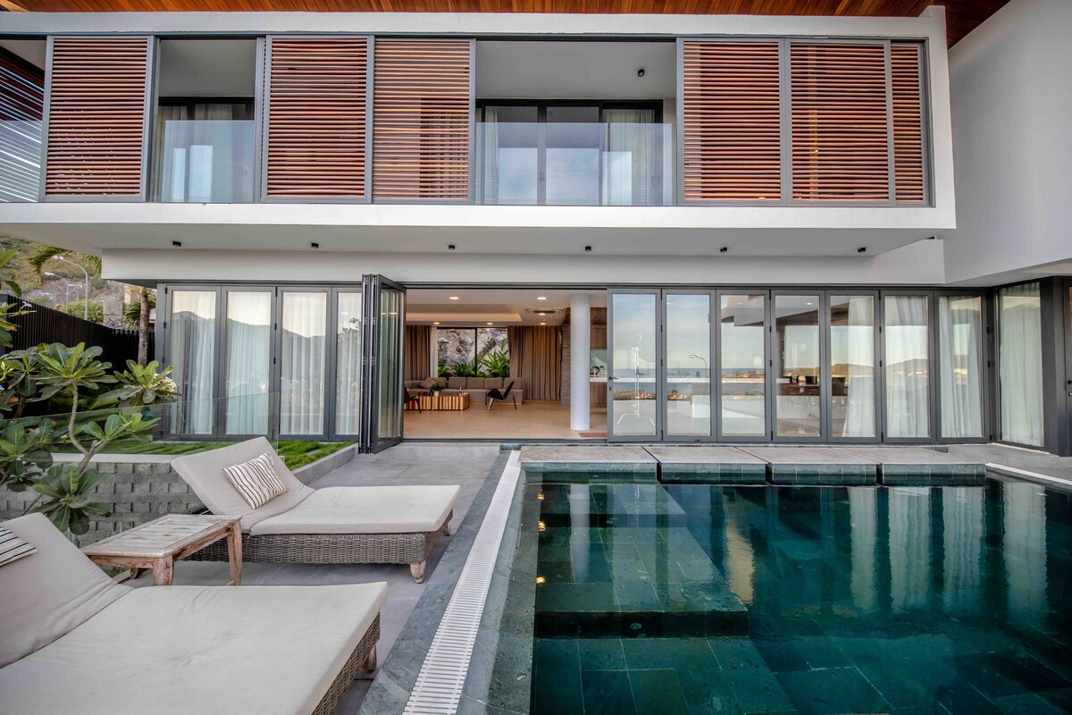 Nha Trang Oceanfront Villa 5Br Infinity Pool & BBQ