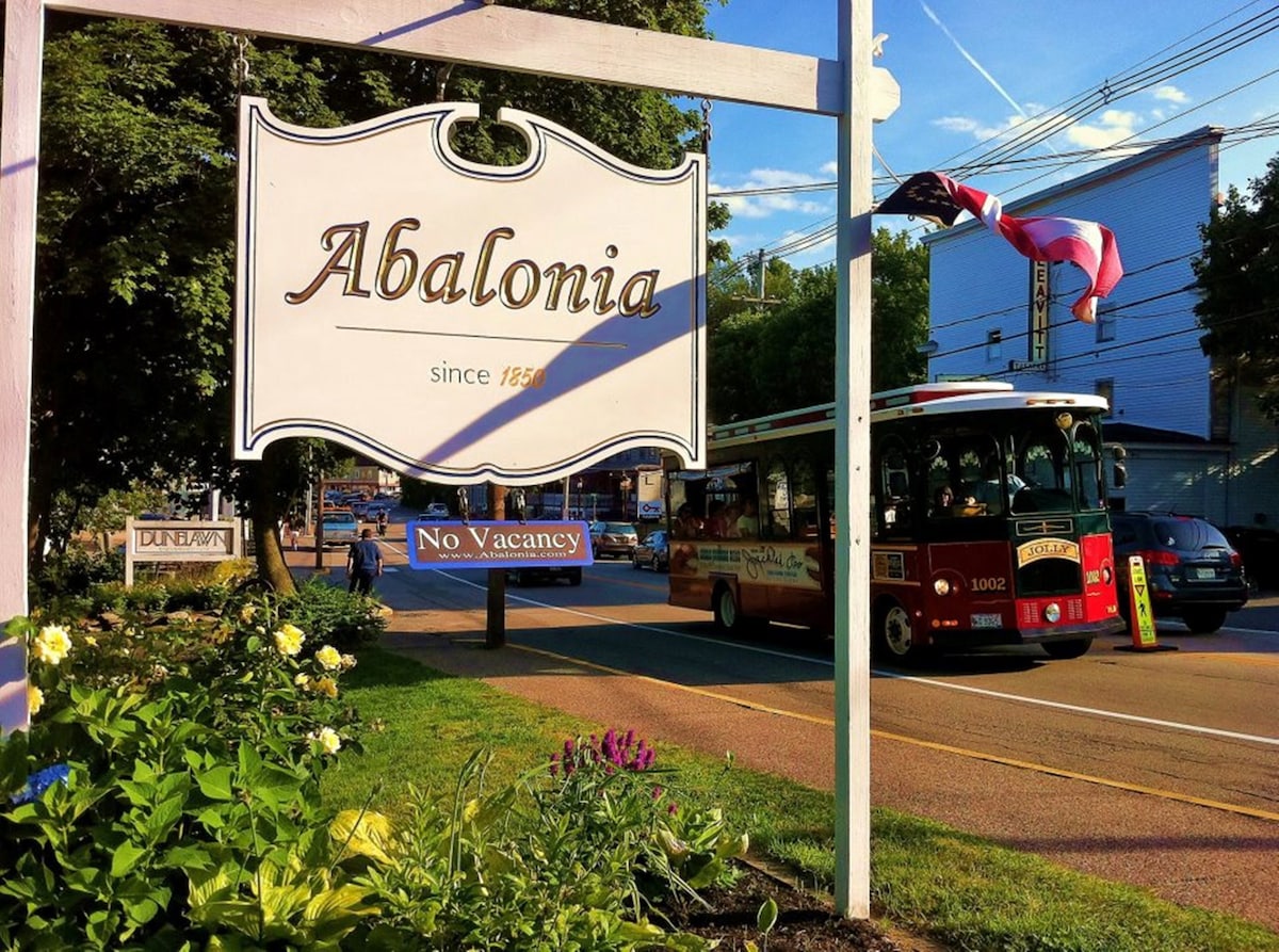 Abalonia Inn King Room