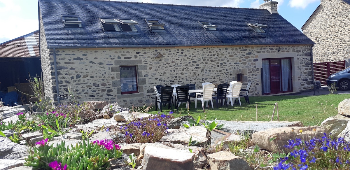 "La Grange de Leskobet": longère Bretonne rénovée