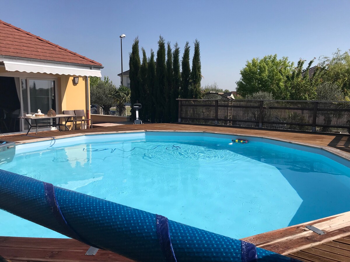 Villa avec piscine chauffée à 1H30 de Paris (sud)