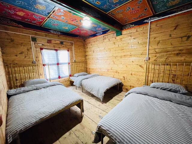 德格热水浴缸民宿