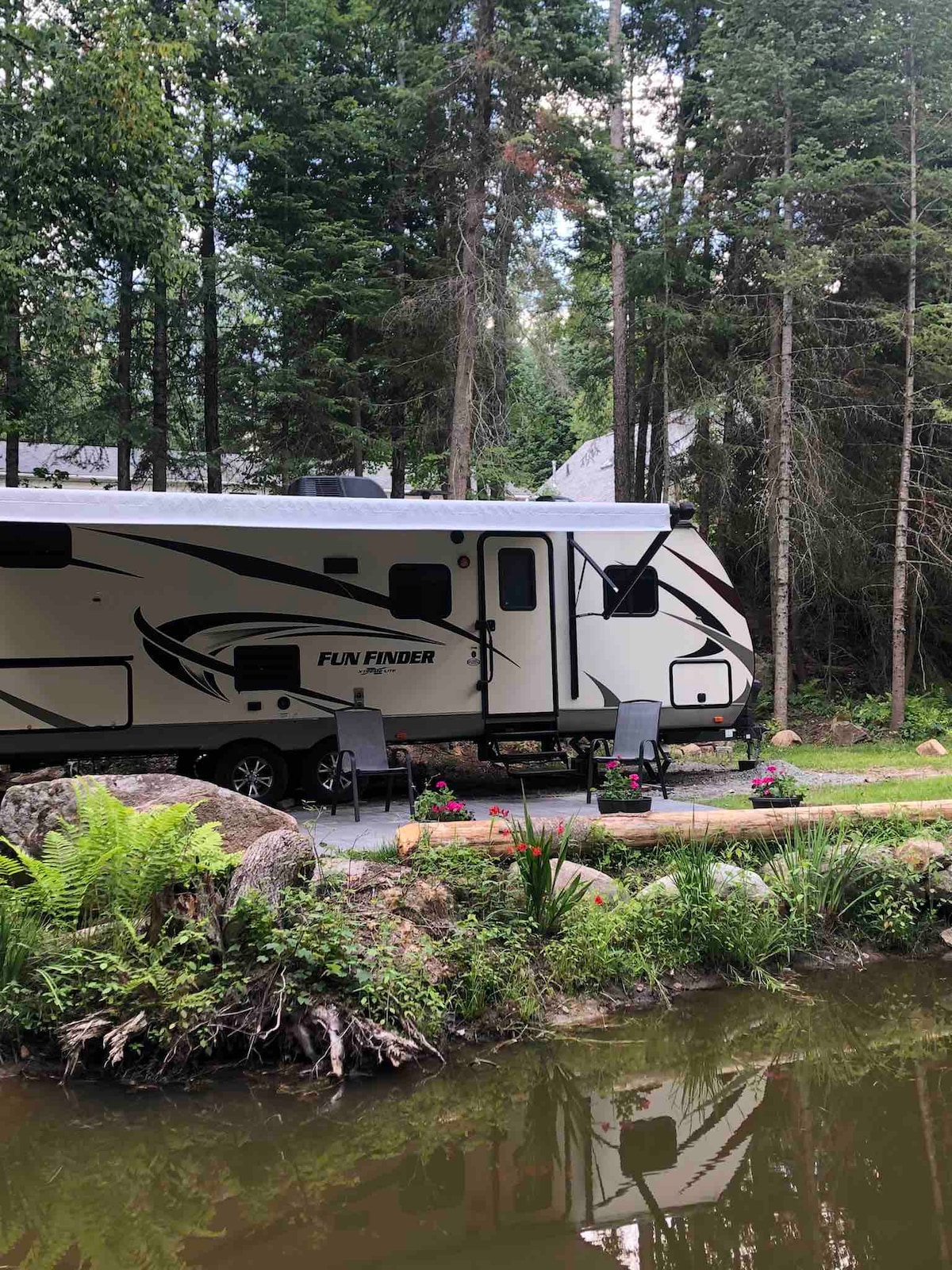 Twin Ponds Deluxe RV Camper
