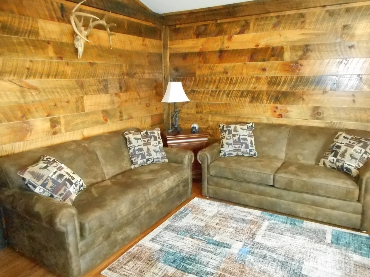 舒适的小木屋，可欣赏到特大双人床的壮丽景色