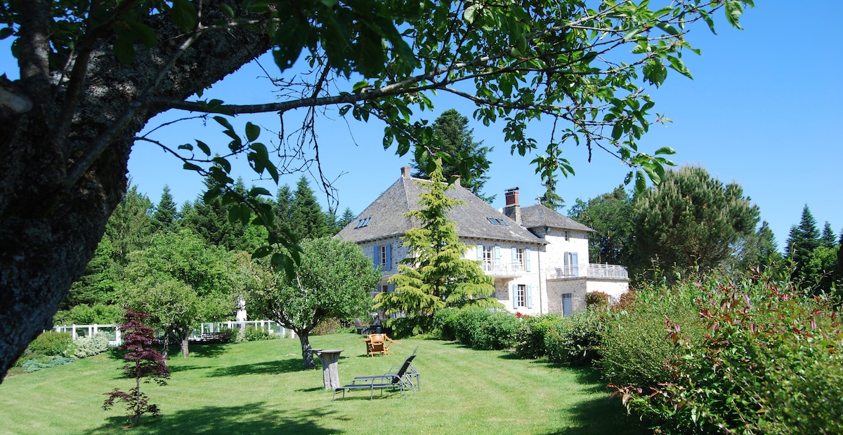 Gîte Luxueux,spacieux 15p. et + ,6 ch,piscine,parc