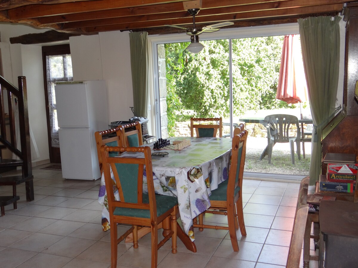 4 Bed 'Thomas' Gite set in a quiet rural location