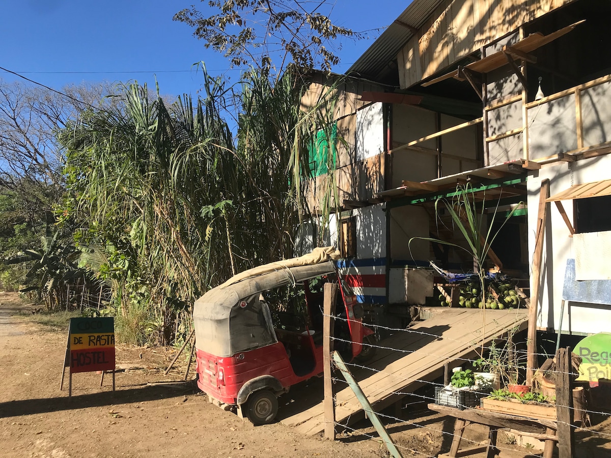 private rooms close to beach and bus stop, Nosara