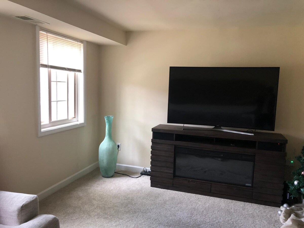 Spacious 1br 1 BA in a beautiful town house