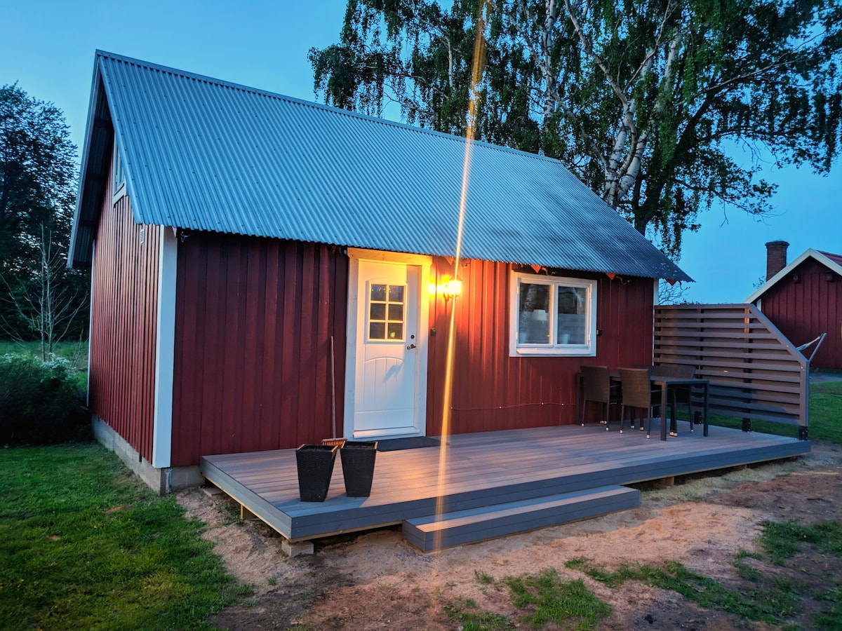 Fristående stuga ute på landet i vackra Borgunda