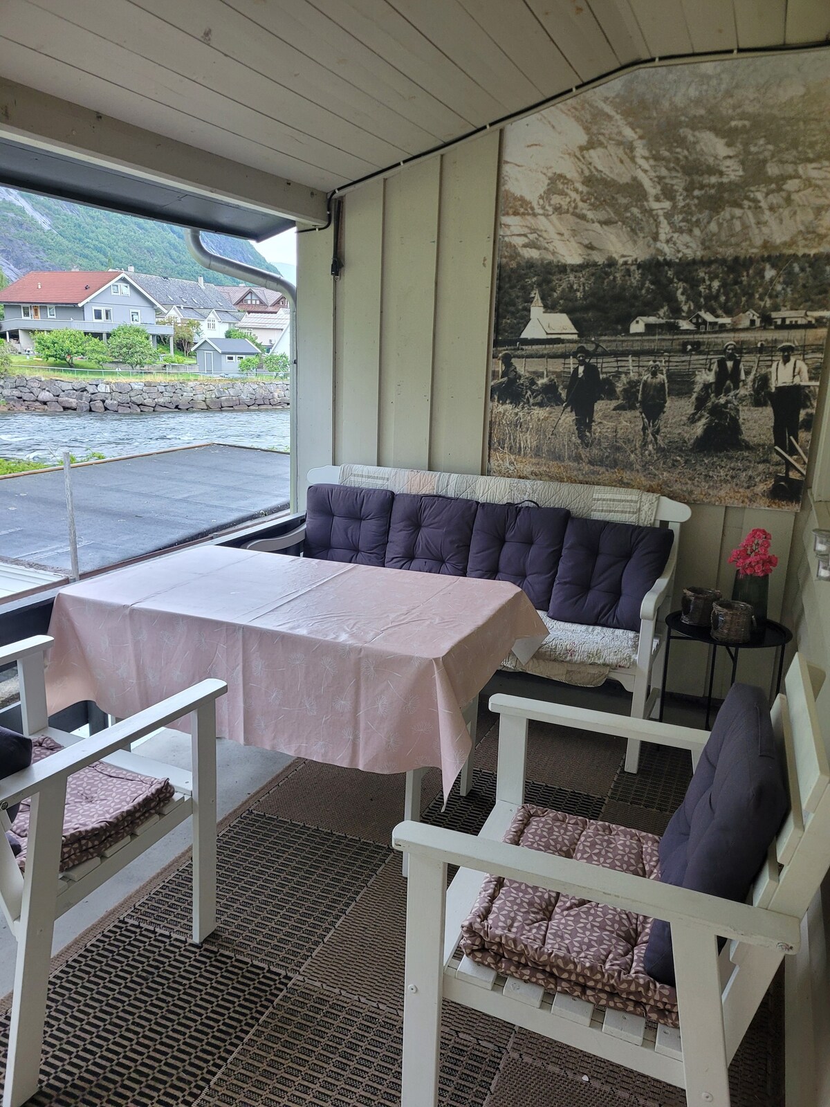 House in Eidfjord centre near the Hardangerfjord