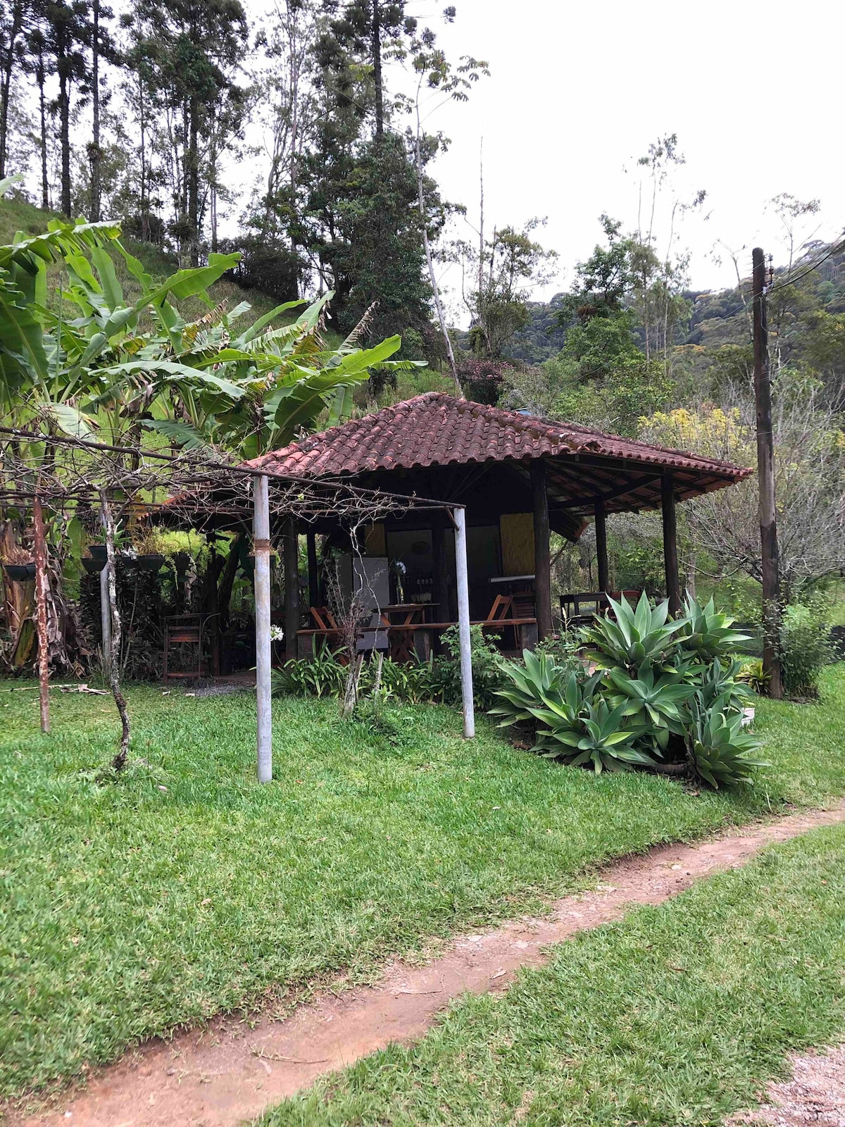Chalé em meio ao verde / Vale do Pavão/ V.Mauá.