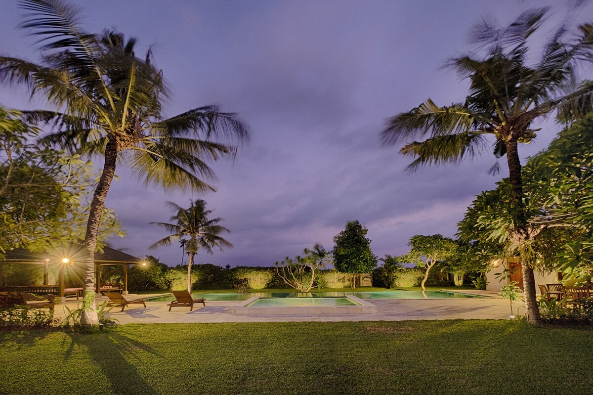 Six Bedroom Private Villa Near Beach Bali