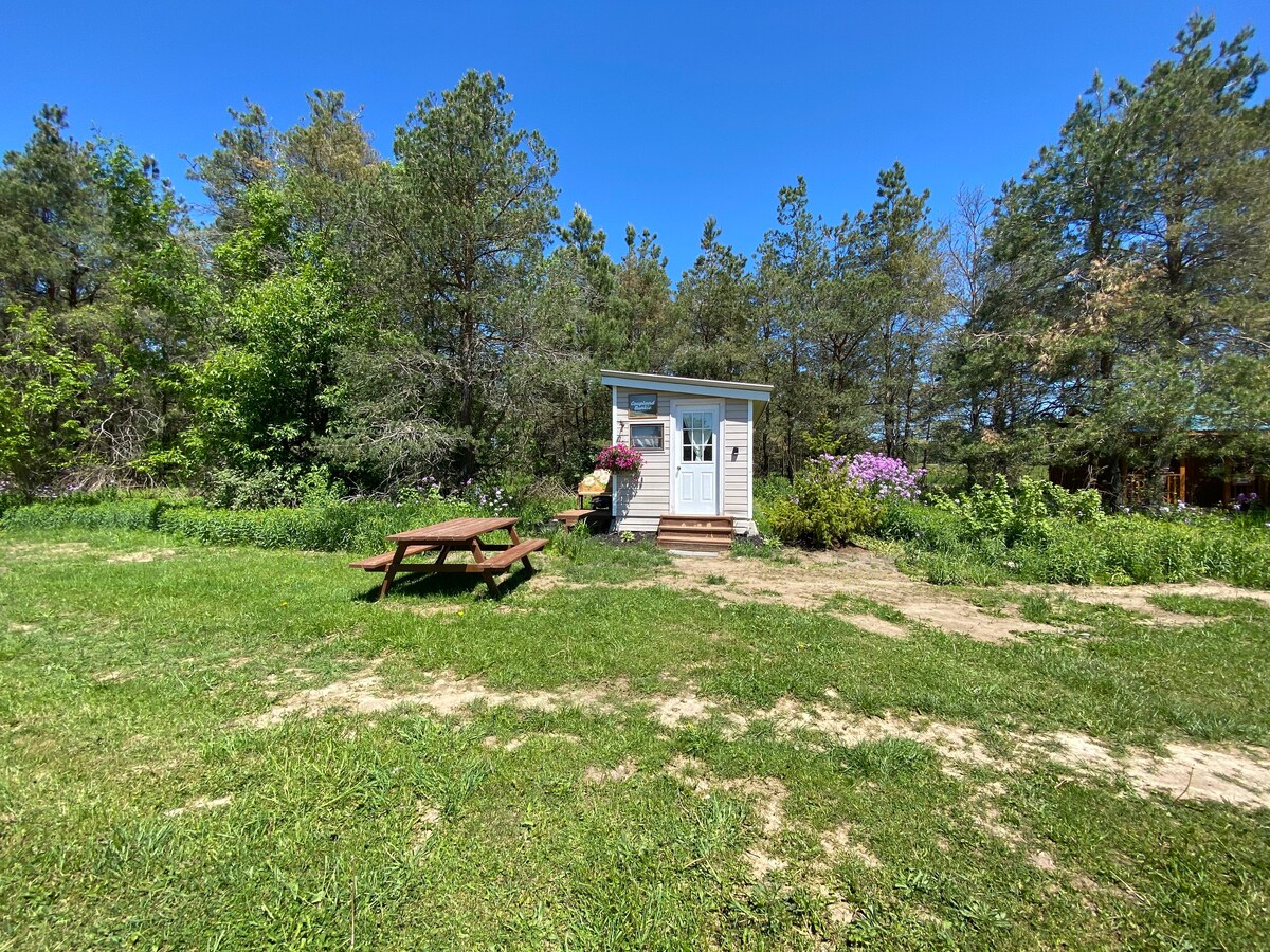 Coupland Glamping Bunkie, Hepworth, 3 Wooded Acres