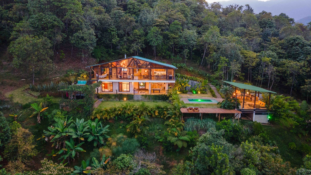 BELLA casa en la Montaña. ¡INCREIBLE vista a Cali!