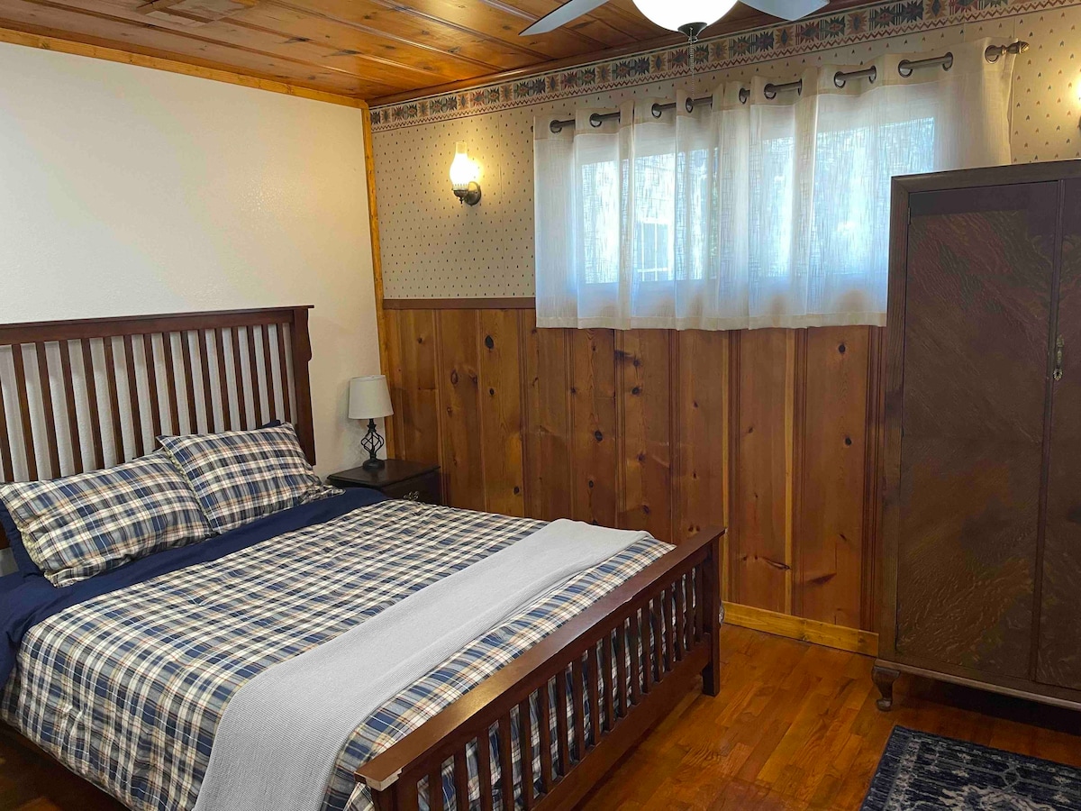 Ozark Hills Lodge #3-Oak Suite