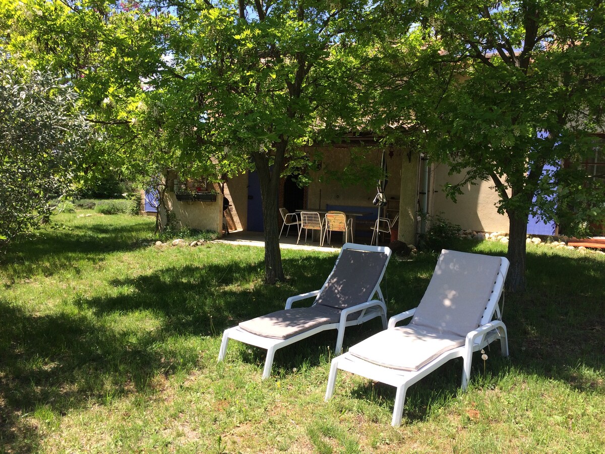 Peaceful cabanon completely off the grid