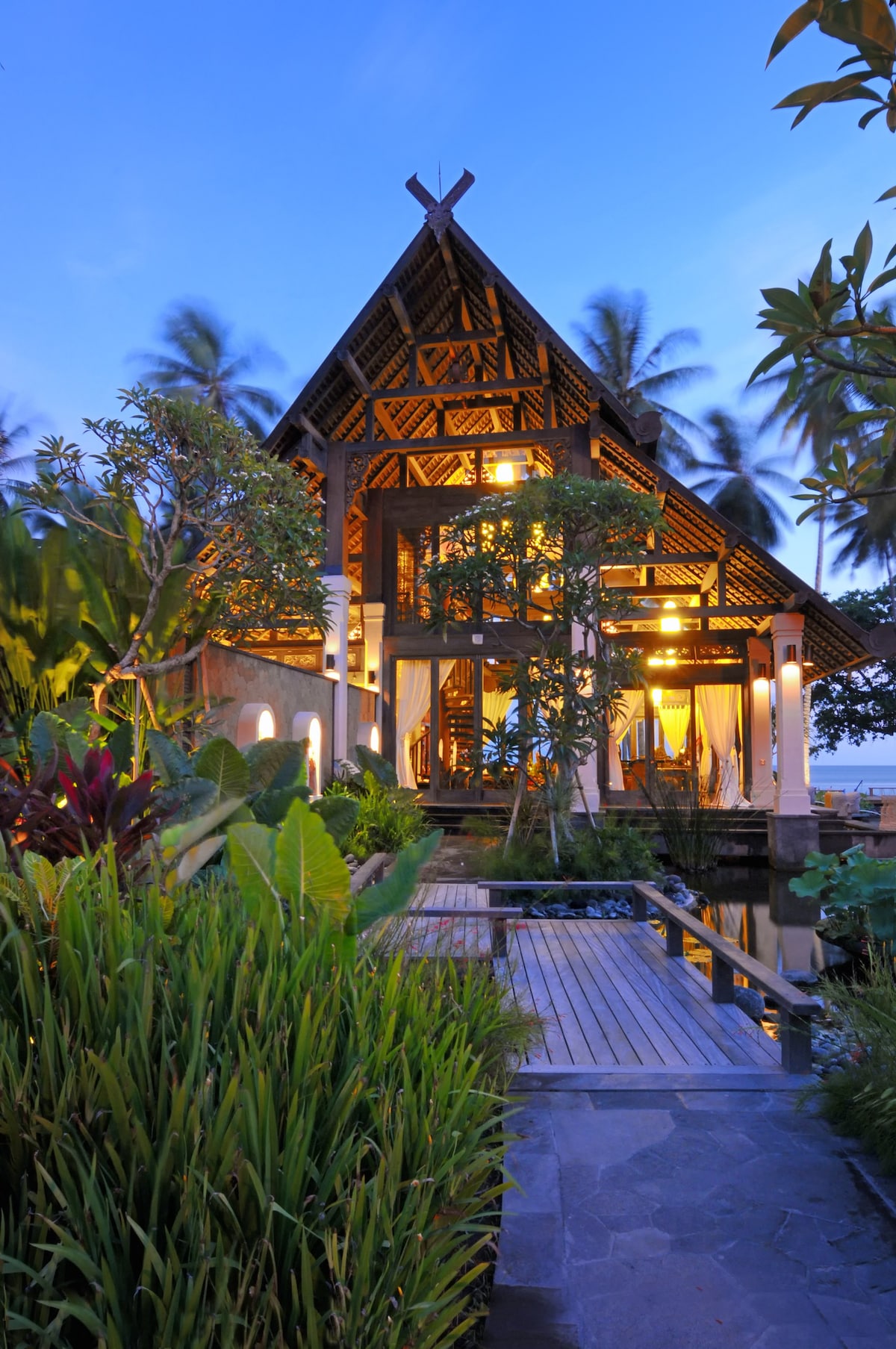 位于巴厘岛东部僻静的海滨别墅