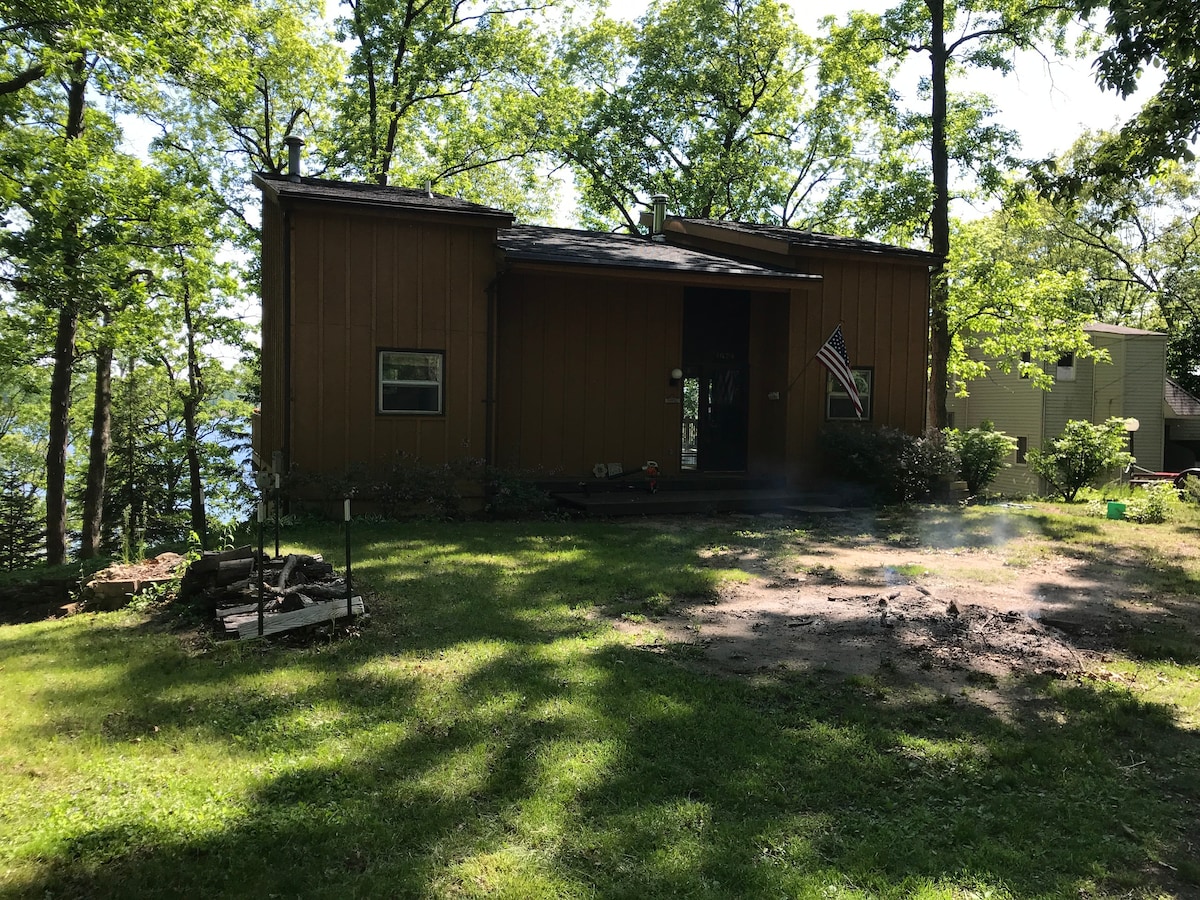 Cottage on Vineyard Lake