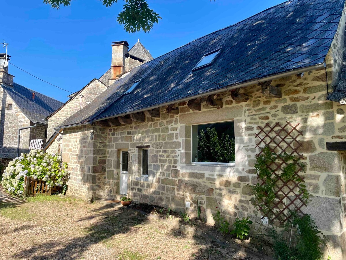 Maison ancienne avec jardin à Gimel-les-cascades