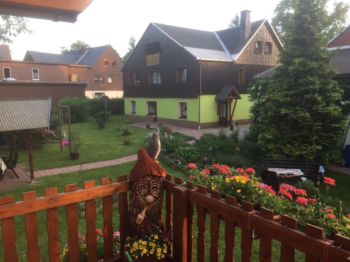 带高山小屋的公寓，位于美丽的Osterzgebirge