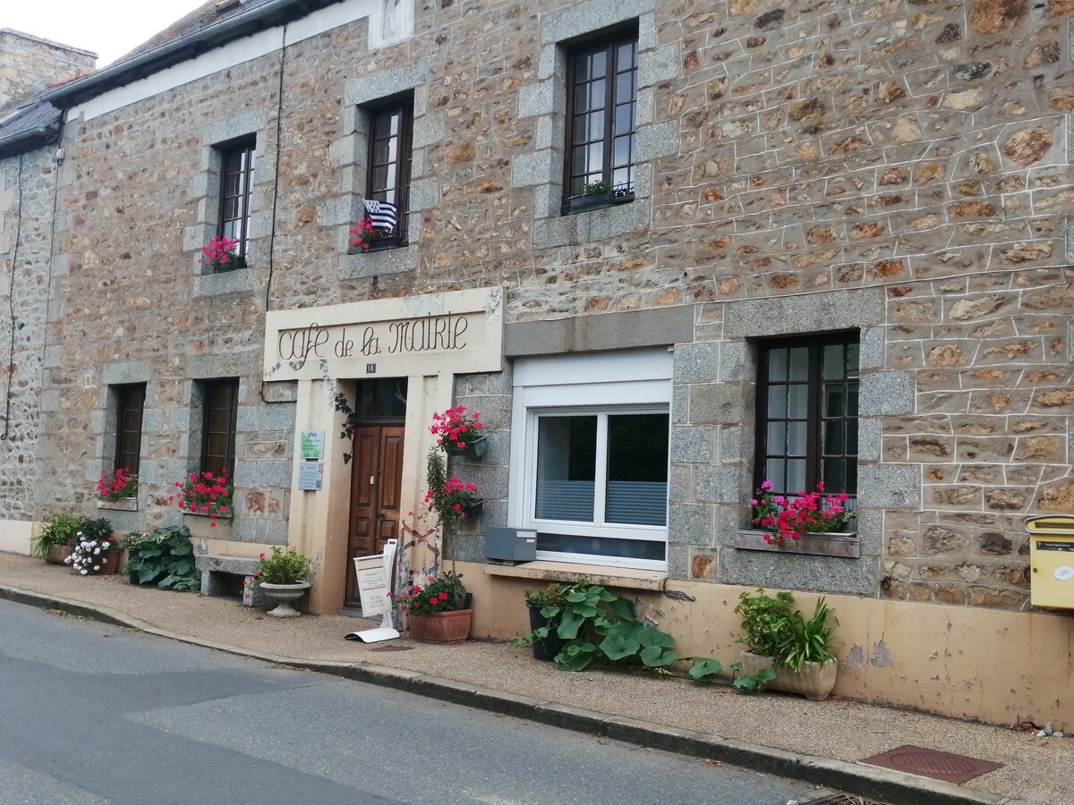 Studio "suite du lavoir"
Studio équipé.