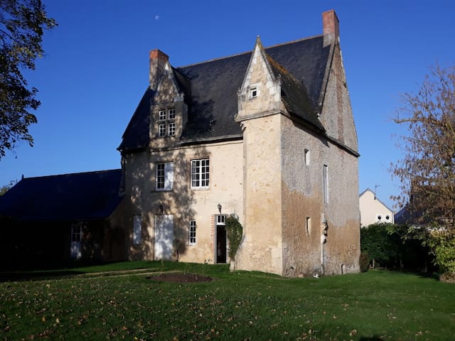 Montigné-lès-Rairies的民宿