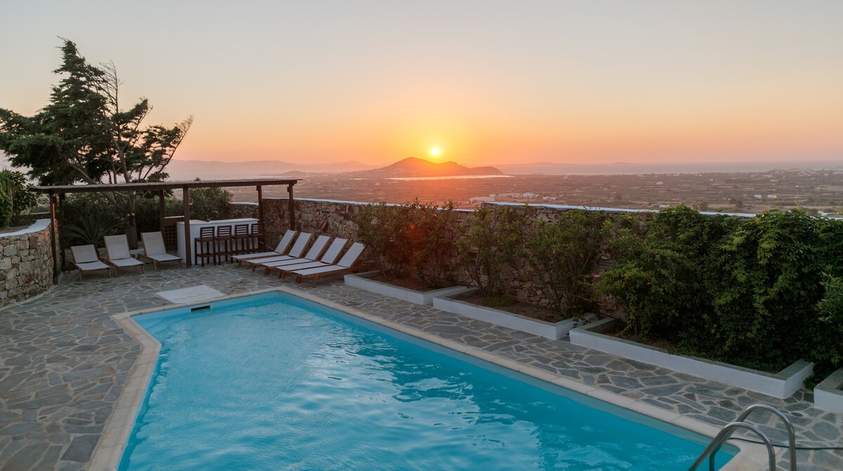 Spacious, Private Pool & Sunset Views