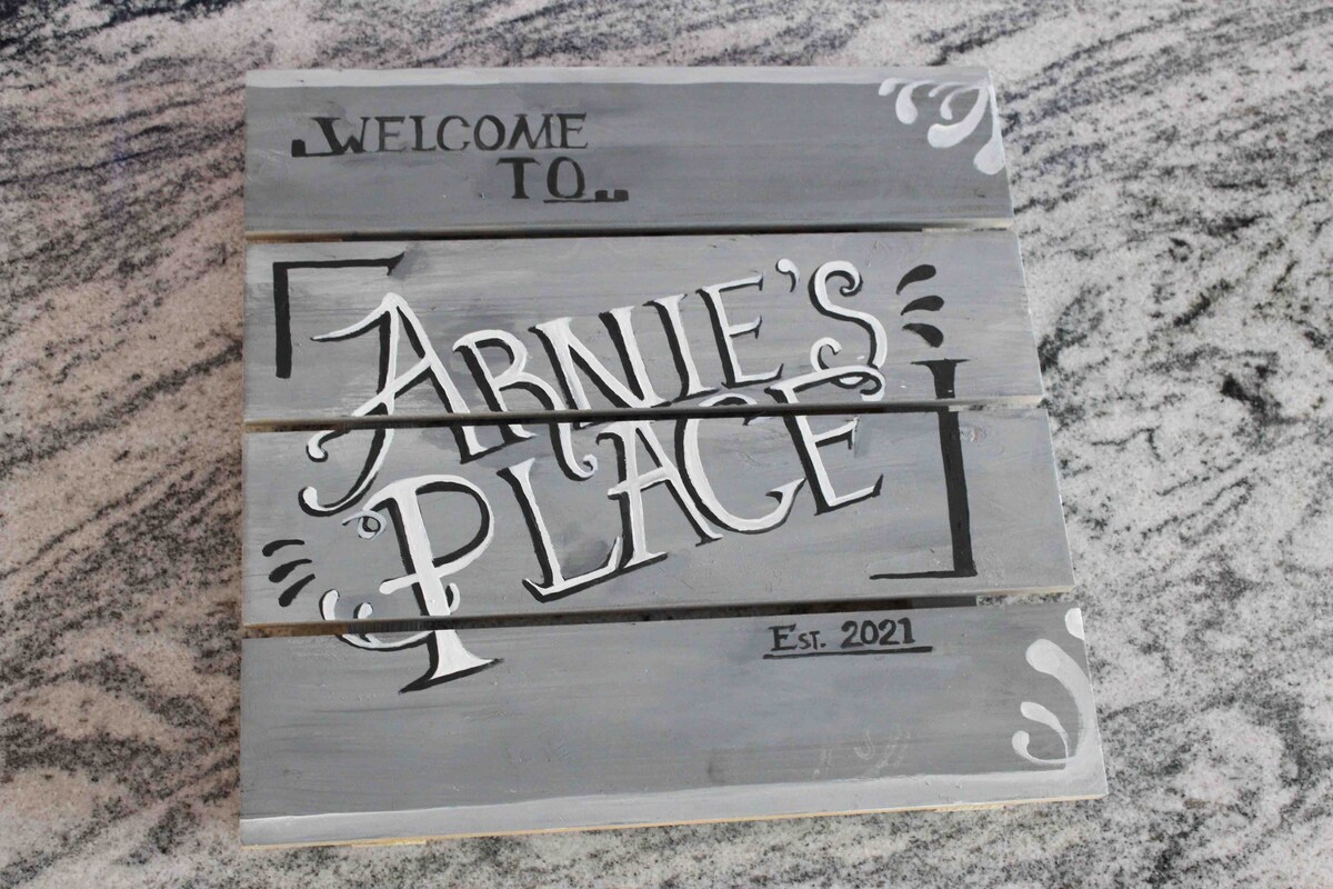 Arnie 's Place ，一个小镇的小空间！