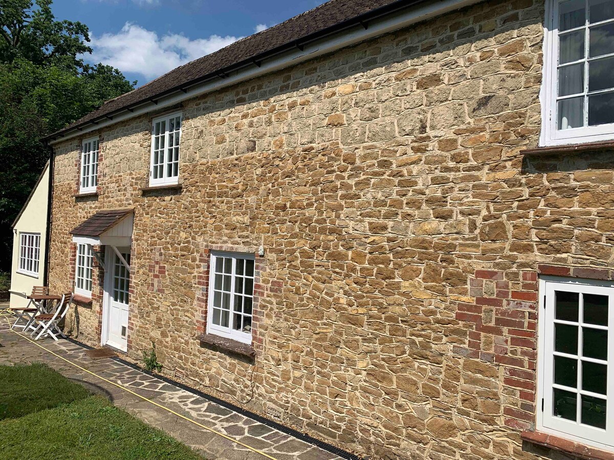 Delightful three bed cottage in beautiful setting